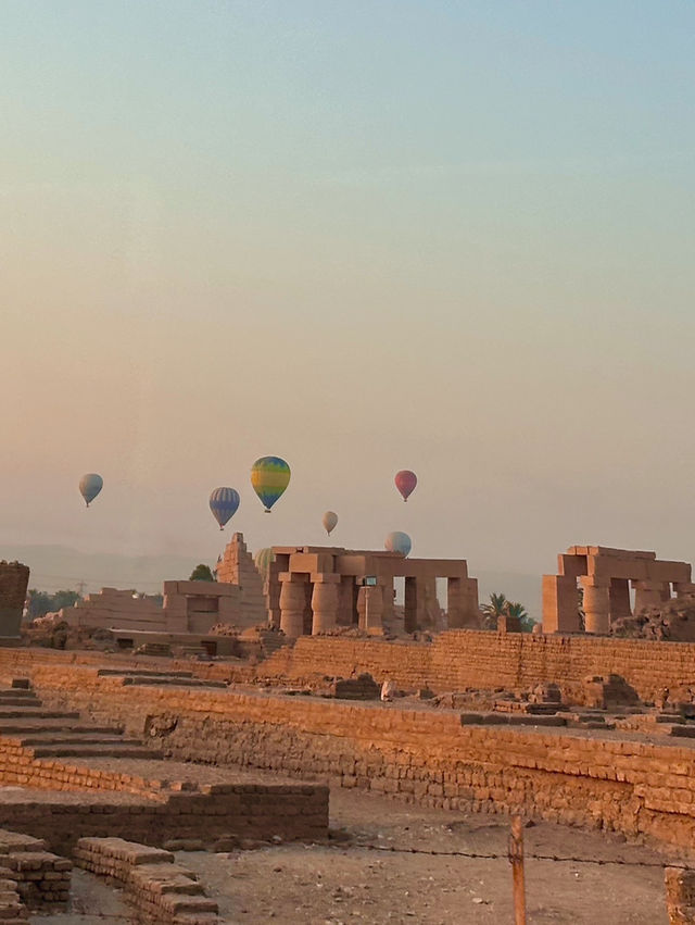 🌟 Colossi of Memnon – Luxor, Egypt