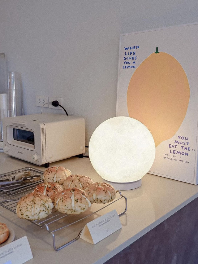 คาเฟ่มินิมอล Over the moon ลำปาง