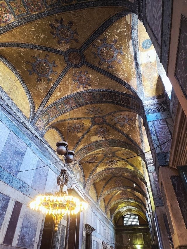 Hagia Sophia, where centuries of culture and faith live side by side 🕌🕊️