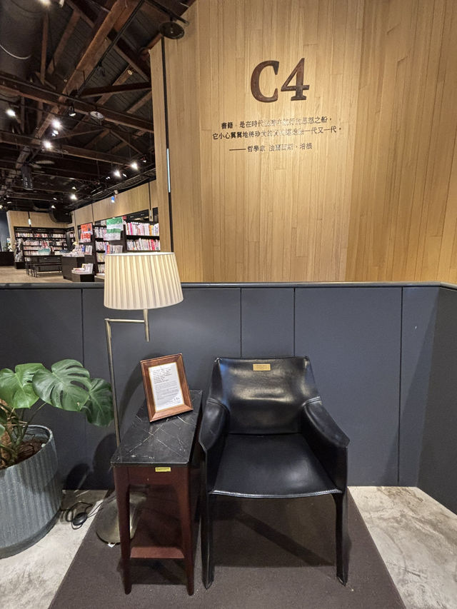 📚🌊 Eslite Bookstore – The Pier-2 Art Center, Kaohsiung 🌊📚
