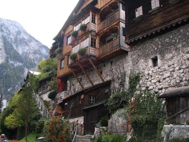 A Dreamy Autumn UNESCO Escape in Hallstatt 🍁🏞️  