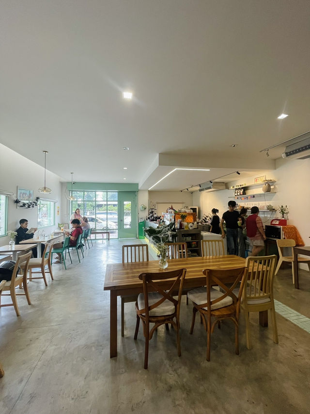 Archie Cafe by Amai
