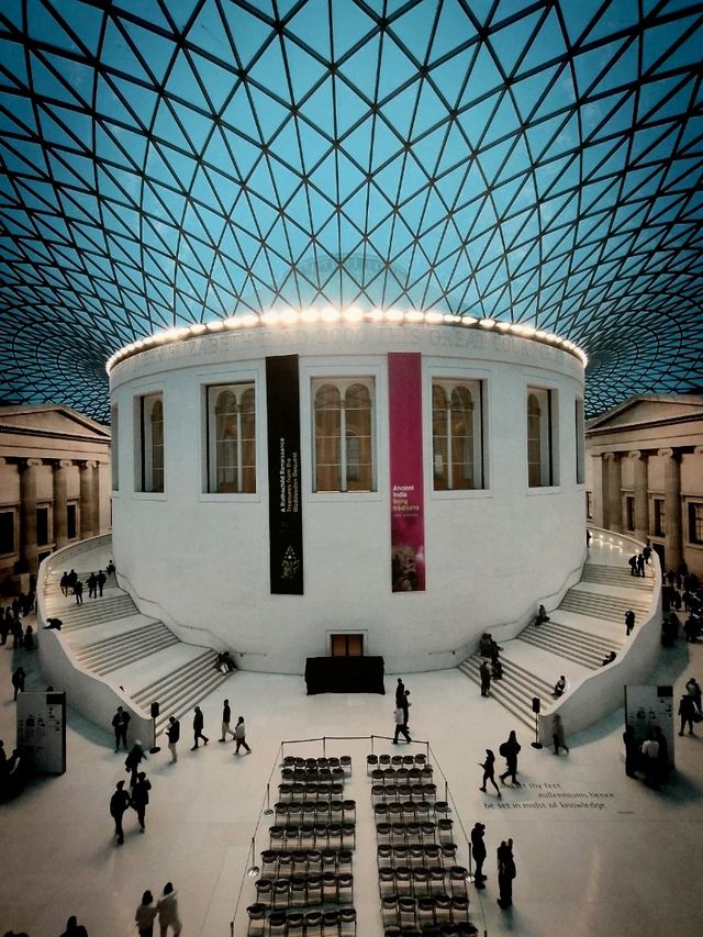 Flow and Crowd: A Visit to the British Museum