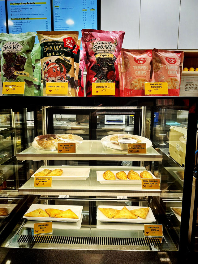 Comfort Flavors Before You Fly at Ahh-Yum by Kampong Kravers