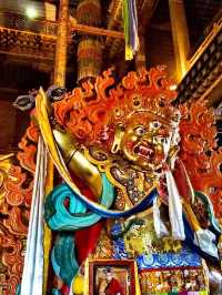 Migjid Janraisig Sum - Big Copper Statue