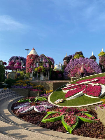 DUBAI MIRACLE GARDEN: A FLOWER UNIVERSE IN THE MIDDLE OF THE DESERT DUBAI MIRACLE GARDEN: A FLOWER UNIVERSE IN THE MIDDLE OF THE DESERT