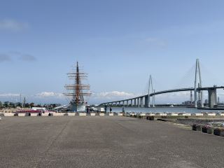 The Stunning Proximity: The Iconic Charm of Shinminato Bridge