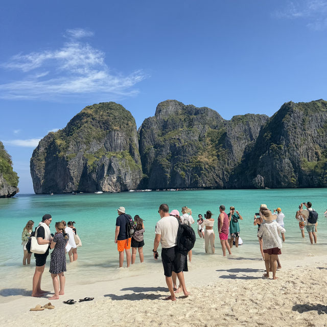 ทะเลน้ำใสสวยมากในกระบี่ 🌊🌴 ทะเลน้ำใสสวยมากในกระบี่ 🌊🌴