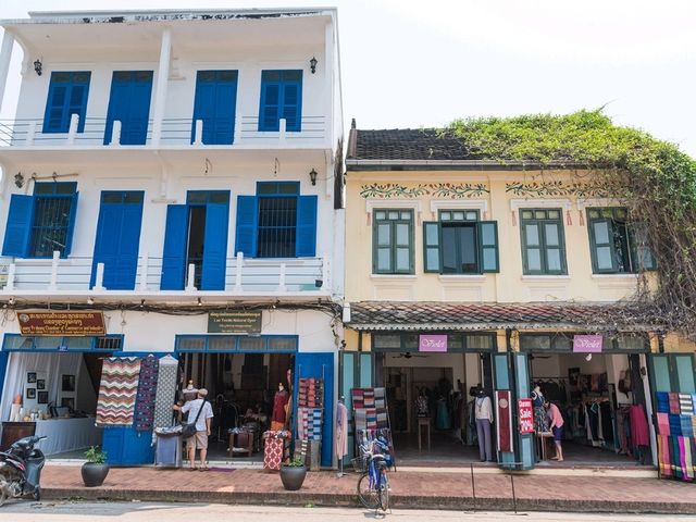 สะบายดี กำเงินล้าน(กีบ) ไปร่ำไปรวยที่ลาวกัน! สะบายดี กำเงินล้าน(กีบ) ไปร่ำไปรวยที่ลาวกัน!