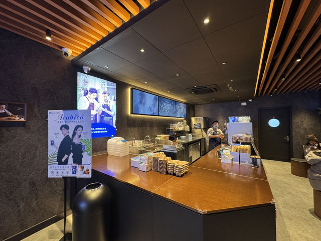 🧋 Luckin Coffee (Tianjin Drum Tower) — Strategic Location & Reliable, Great-Value Coffee