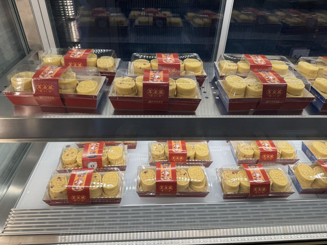 🍡 Er Duo Yan Fried Cake Shop 耳朵眼炸糕 — A Must-Try Tianjin Classic With True Old-School Flavour