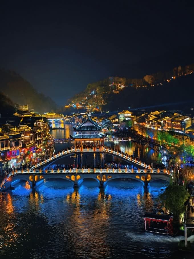🌙 A Magical Night in Fenghuang Ancient Town, China 🇨🇳