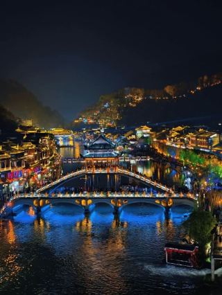 🌙 A Magical Night in Fenghuang Ancient Town, China 🇨🇳