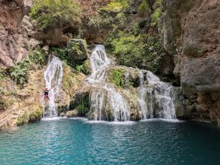 Поход к скрытой жемчужине: приключение у водопада Аль-Гайб в Дофаре 🌲💦