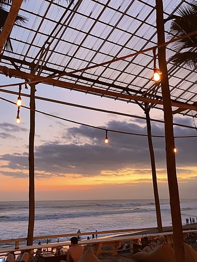 멋진 오션뷰에🌊 노을은🌅 덤! 낮과 밤까지 아름다운 바다보고 힐링하기 발리 라브리사