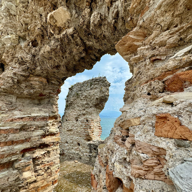 美丽的西尔庙内小镇(Sirmione), Lake Garda(加尔达湖), Italy 