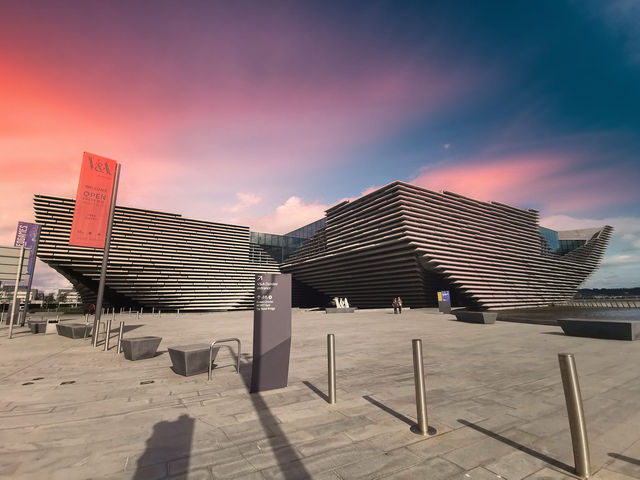 光與影的舞蹈：隈研吾的 V&A Dundee ☀️🌑🕺💃