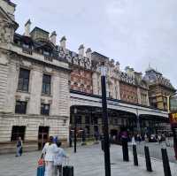 🚂🇬🇧 Discovering Victoria Station: London's Transportation Hub! 🚆🚇