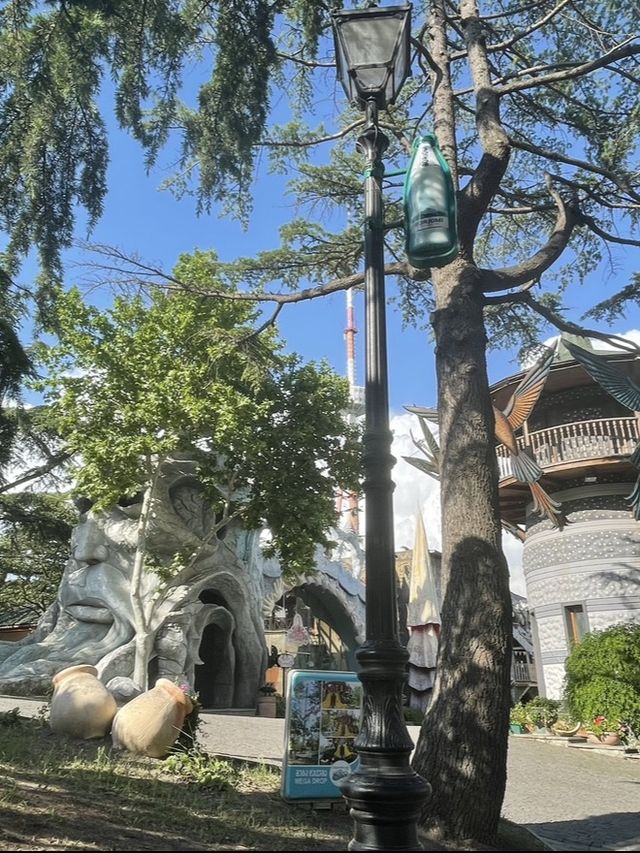 【ジョージア🇬🇪/丘の上の遊園地『ムタツミンダ公園⛲️』】