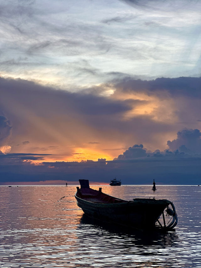 Relax at Sairee Beach, Koh Tao 🏝️