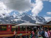 สถานีรถไฟในขุนเขาที่มีทิวทัศน์สวยงามสุดๆ