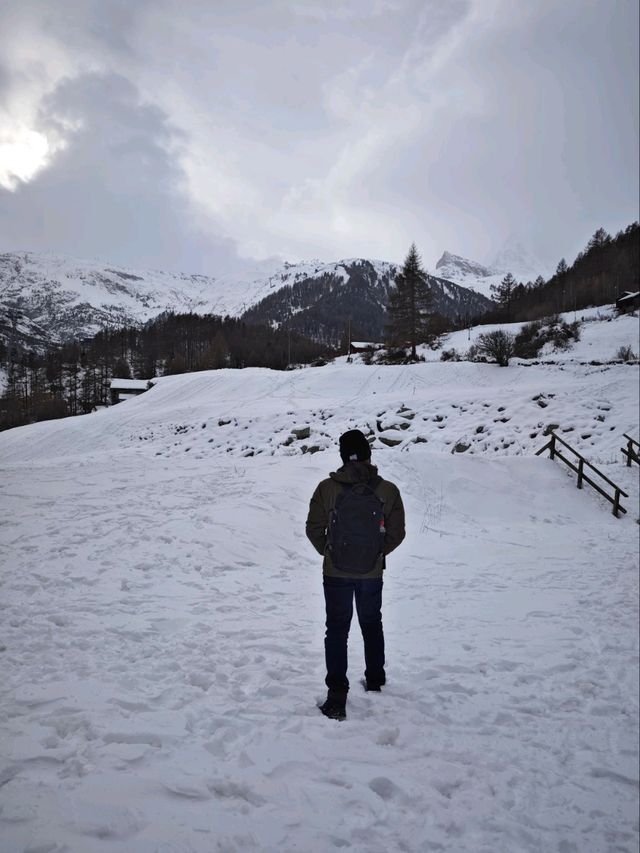 ❄️ Walking Through the Snow in the Swiss Alps 🏔️