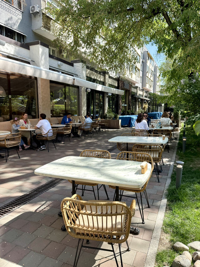 Spring Brunch at Six Coffee+Wine