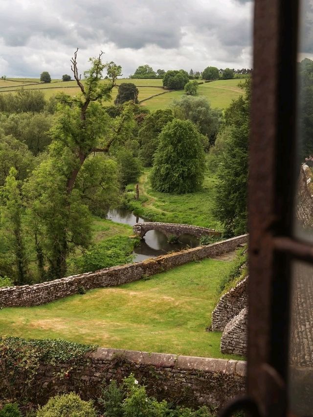 🏰 Haddon Hall – A Timeless Medieval Treasure in the Peak District
