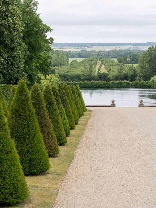 Château de La Motte-Tilly: Elegance on the Banks of the Seine