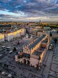 🏰✨ “Historic Heartbeat: Exploring Kraków’s Timeless Charm” 🇵🇱