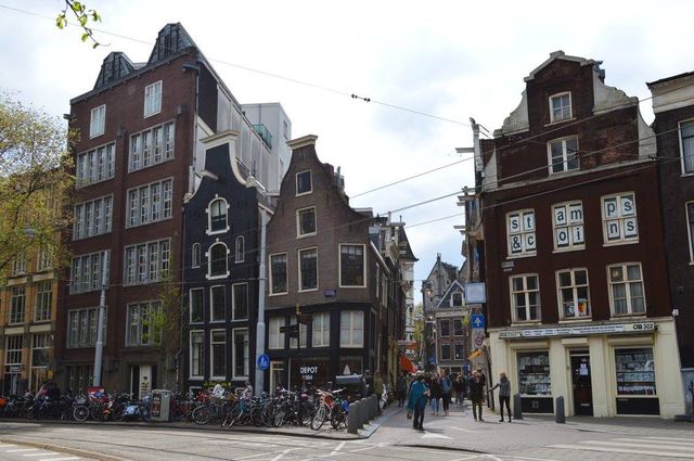 Explore Amsterdam & around without emptying your wallet 🌷🚲