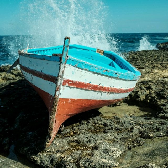 Malta’s Wild Side – Waves and Winds 🌊💨