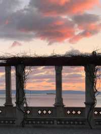 Sunlit Waterside🌊