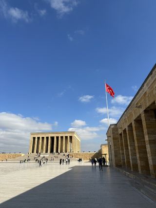 We had unforgettable emotions and impressions during our three days in Ankara. We stayed at the Mercure Ankara Kizilay hotel. It's renovated, stylish, and has great breakfasts, right next to the Demirtepe metro station. Things to see: Hamamonu, the castle, Haci Bayram Camii (near which there's a beautiful view of the castle), Ataturk's Mausoleum, and a shop with Harry Potter merchandise. Where to dine: Masabaşi Kebapçisi – we've been to two restaurants in this chain. The prices, quality, and service were amazing.