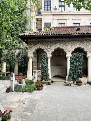 鬧市中的一片淨土 | 布加勒斯特 斯塔夫羅波萊奧斯修道院。