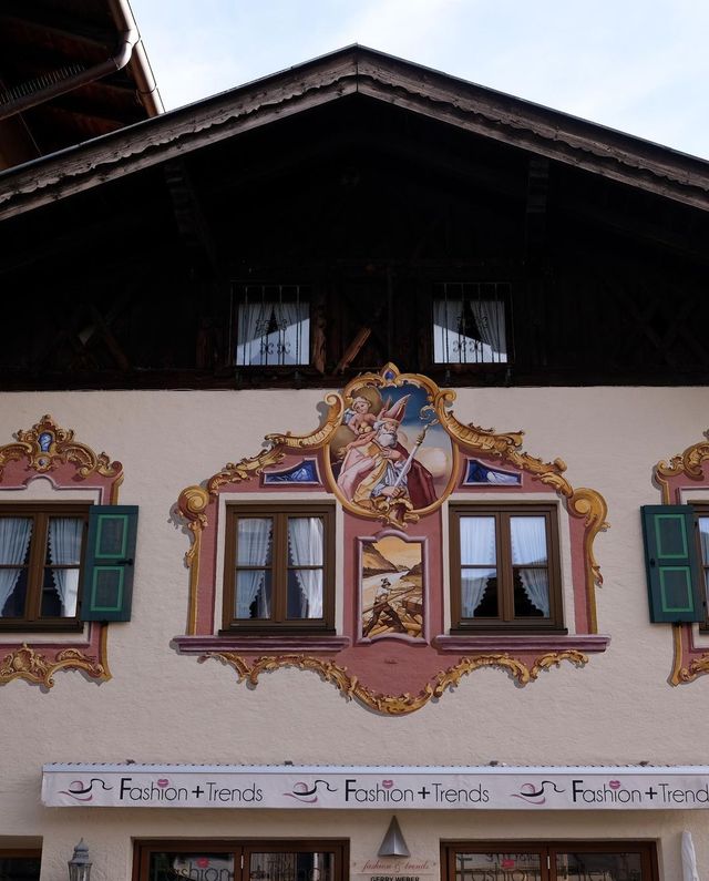 🏡 Discover the Enchanting Bavarian Houses: A Fairytale-Like Experience in Germany 🇩🇪❤️