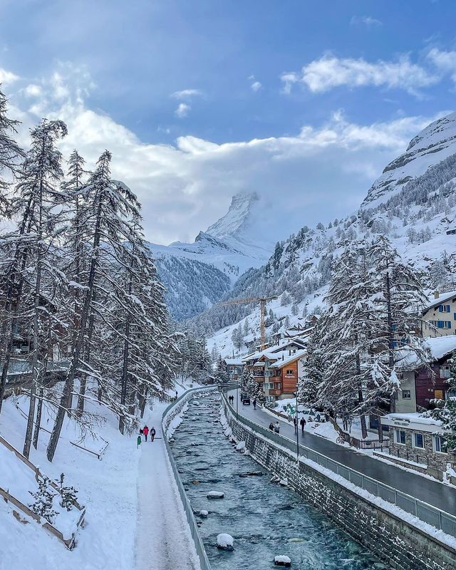 Unforgettable experiences await in Zermatt, Switzerland! 🇨🇭❤️ Discover the best activities, from skiing the Matterhorn to indulging in local cuisine