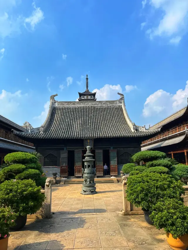 The only wooden national heritage building in Shanghai: Zhenru Temple