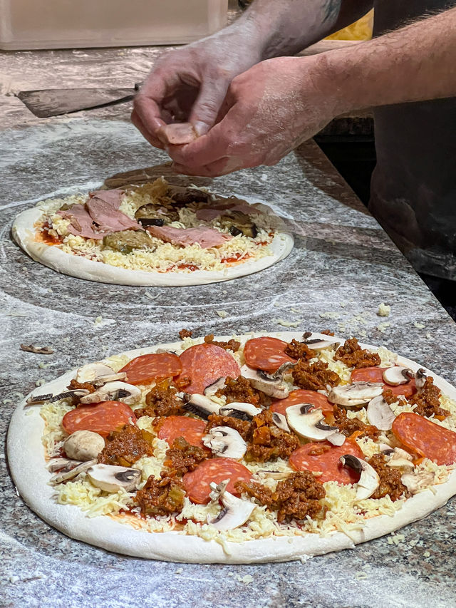 The most delicious pizza in all of Chengdu.