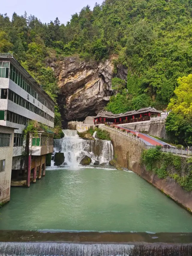 Does this place resemble the cave of the Golden Maiden?