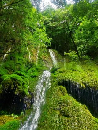 The Moments are going crazy! Gorgeous waterfall near Nanjing!