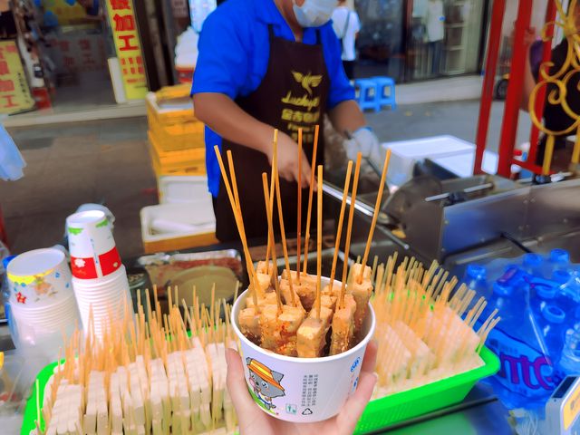 青島呂家莊夜市，美食愛好者的天堂