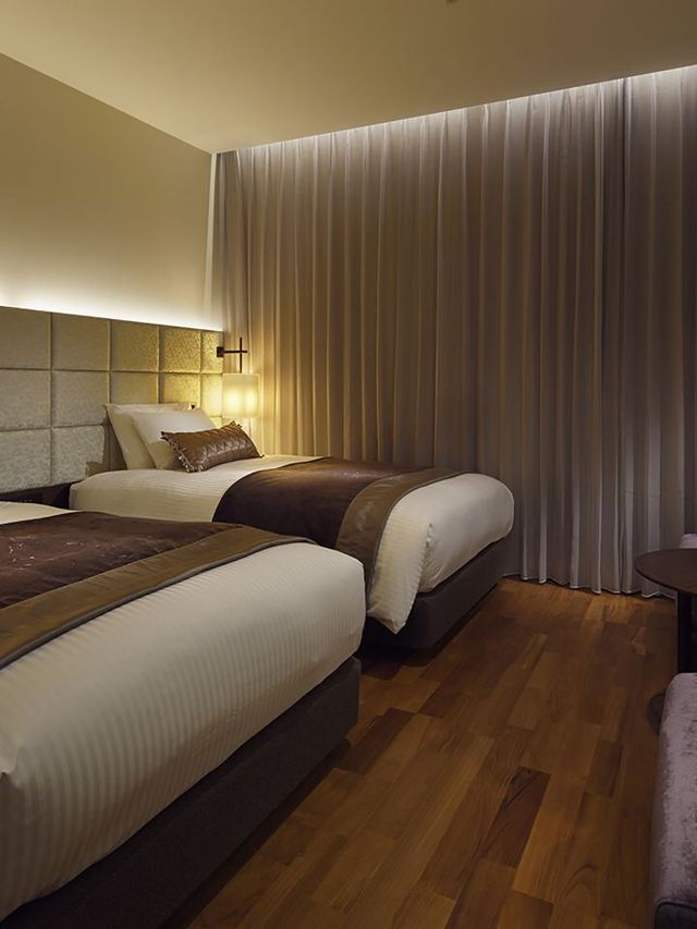 🌸 Osaka's Hidden Gem: Mitsui Garden Hotel with Onsen! 🏨✨