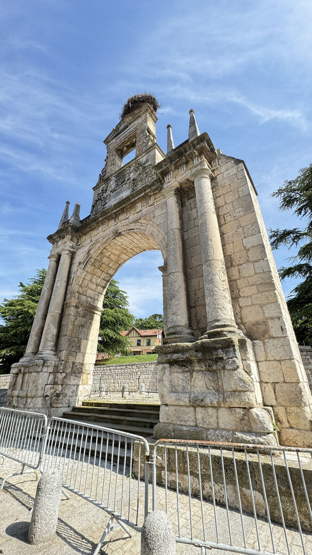 布爾戈斯費爾南岡薩雷斯凱旋門 Arco de Fernán