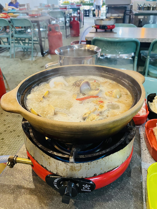 Fire in the Lalapot 🔥 Fresh lala soup hotpot