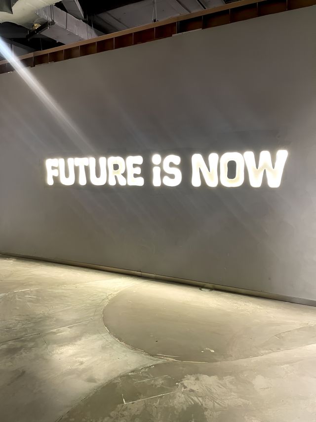 最潮流的前線都在淺水灣這個街口了。