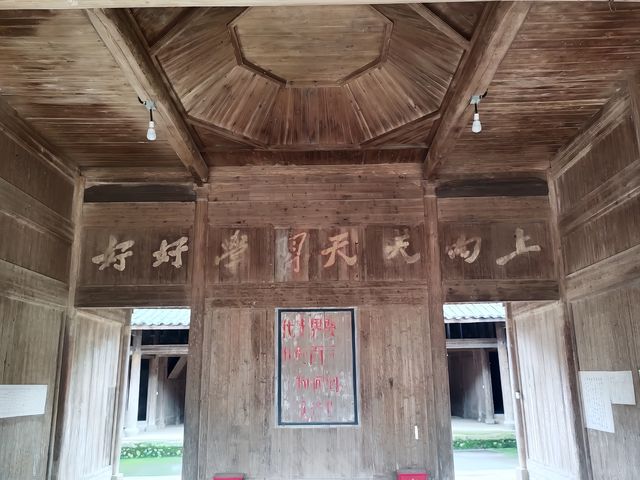浙江古村落自駕遊～雪溪胡氏大院 胡氏大院位於溫州市泰順縣雪溪鄉橋西村石門樓，建於清道光十二年至同治十。