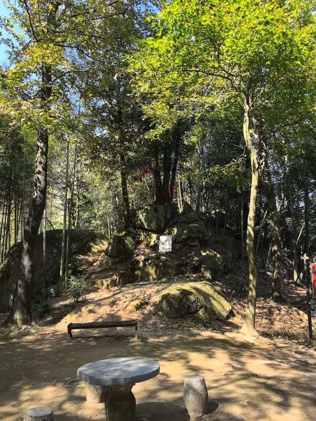 九華後山的九子岩也很美。 九華後山的九子岩也很美。