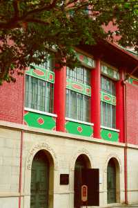 一座堪稱歷史建築博物館的大學。