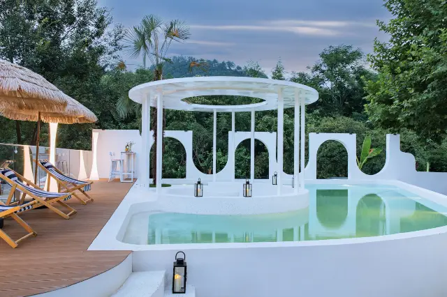 Anji B&B with a large swimming pool, enjoy camping and playing in the water. 